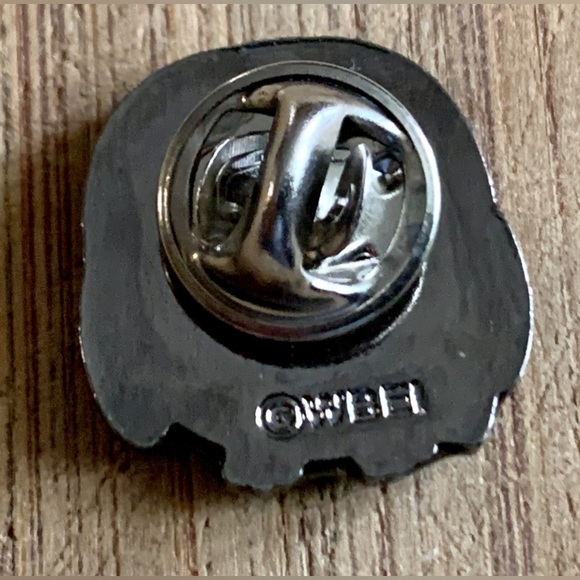 Officially Licensed Enameled Metal Chibi Hedwig HARRY POTTER Owl Badge Pin - Picture 10 of 11